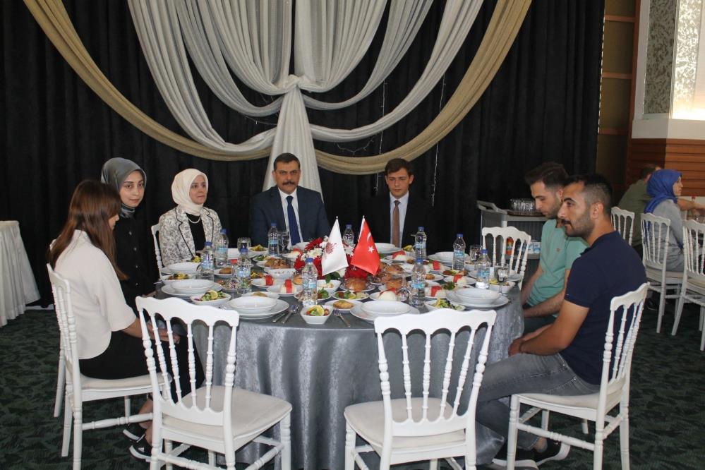Vali Çiftçi’den şehit aileleri ve gazilere yemek