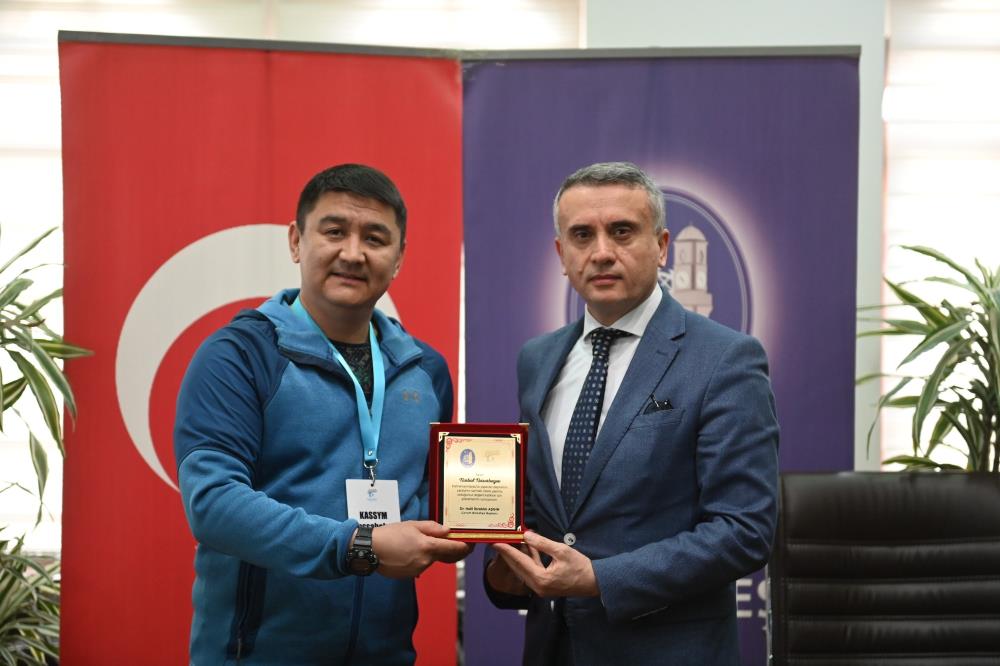 Kazakistanlı vakıftan depremzedelere yardım