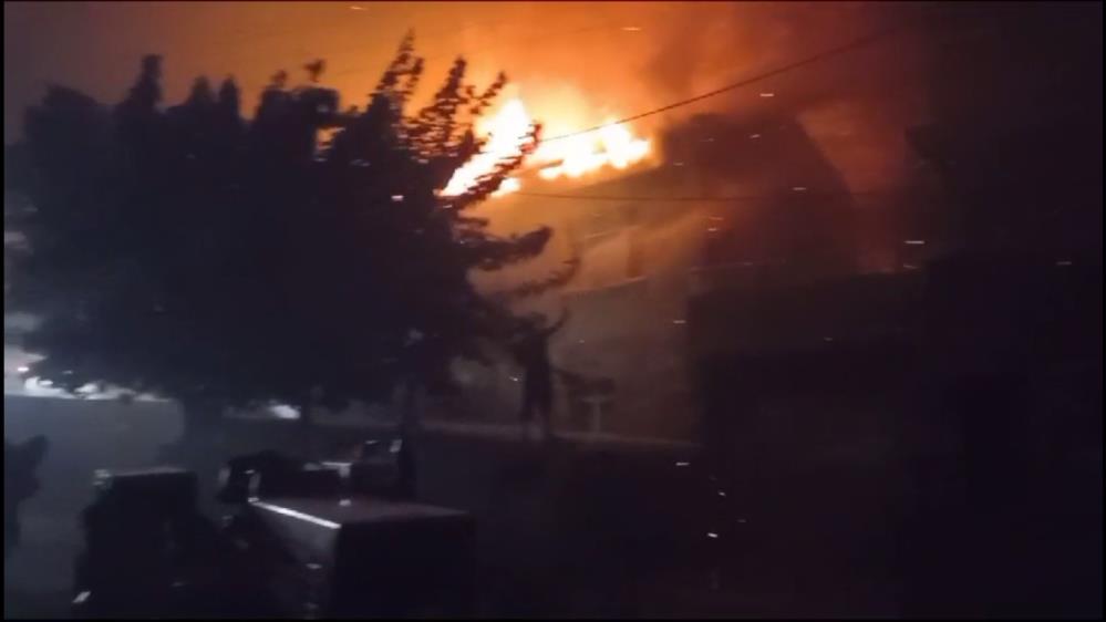 Çanakkale’deki yangın evlere sıçradı