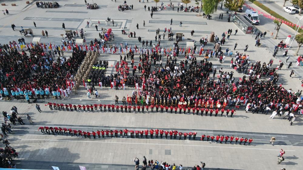 100. yıla özel 100 kişi ile Çorum halayı