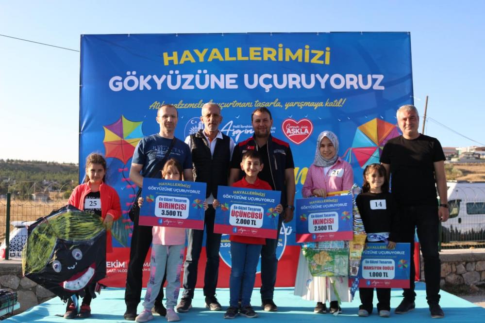 Çorum’da gökyüzü uçurtmalarla renklendi