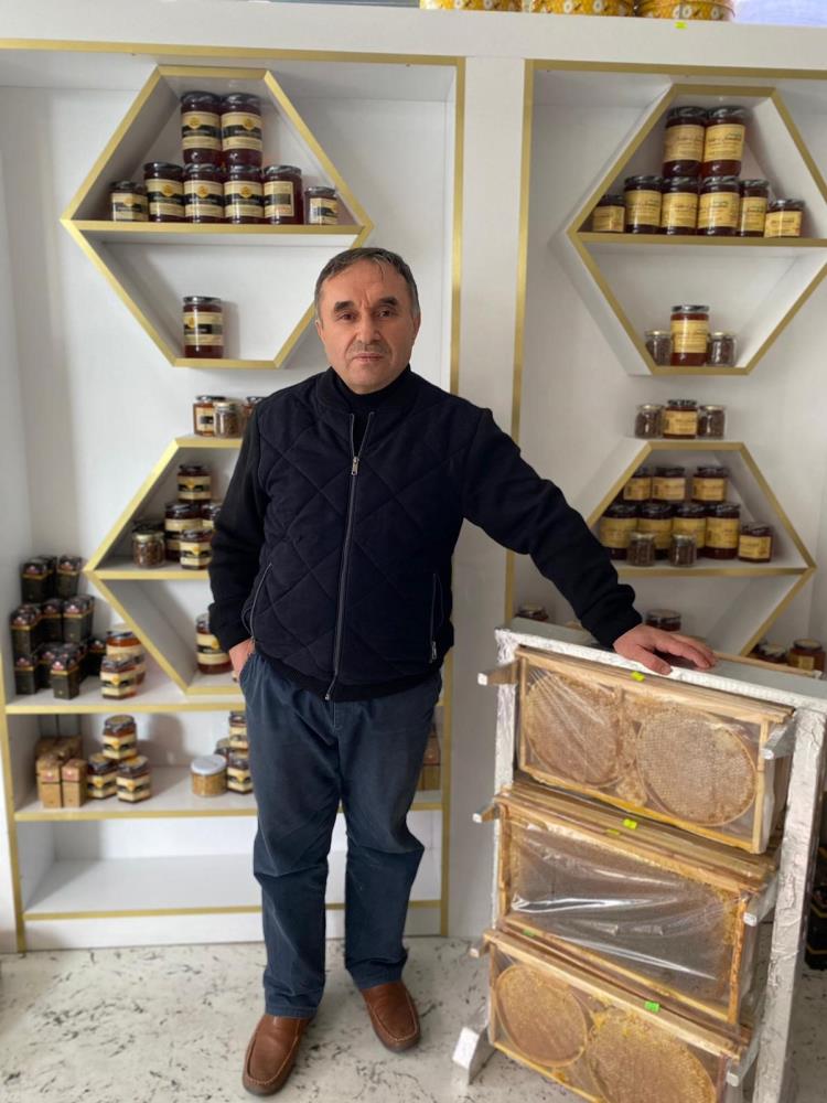 Bal ile ilgili yanlış bilgiye uzmanı açıklık getirdi: ‘Balın katılaşmasına şekerin sebep olduğu bilgisi yanlıştır’
