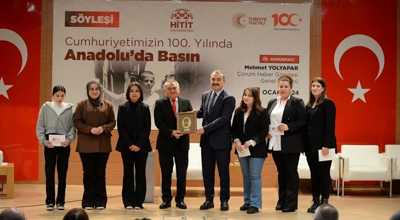 Gazeteci Mehmet Yolyapar üniversite öğrencileri ile buluştu