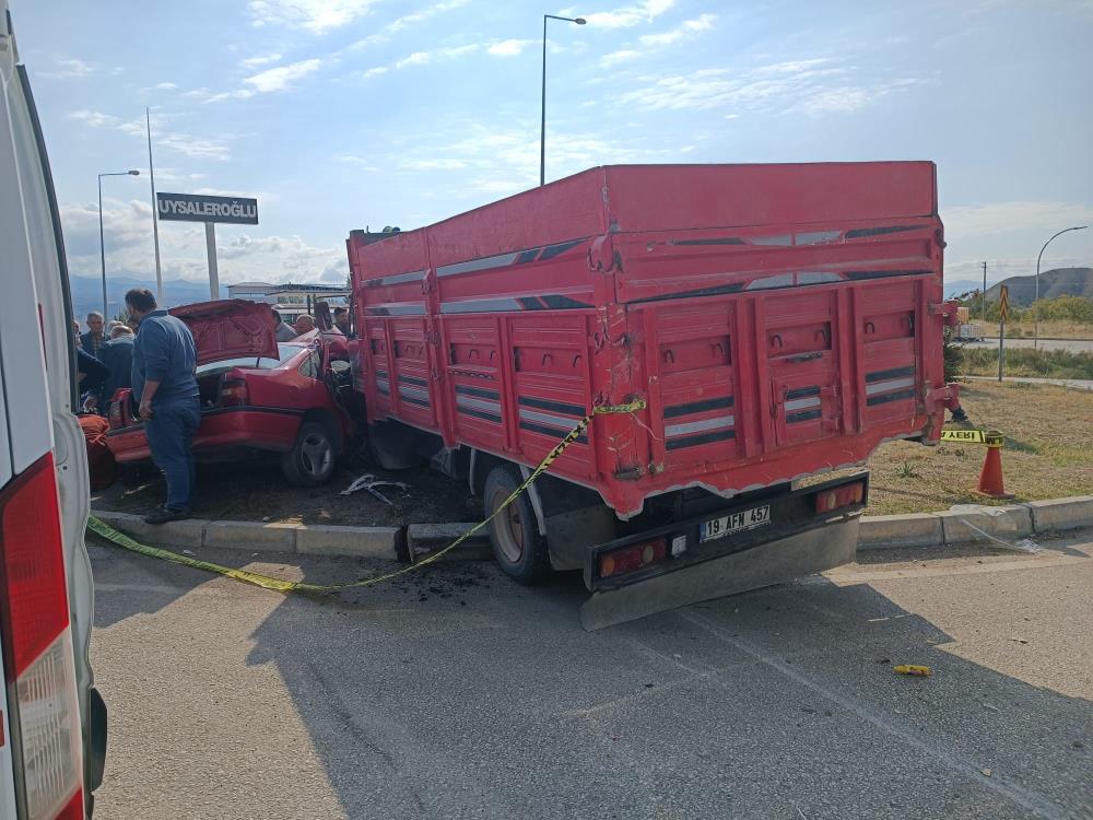 Çorum’da otomobille kamyonet çarpıştı: 1 ölü
