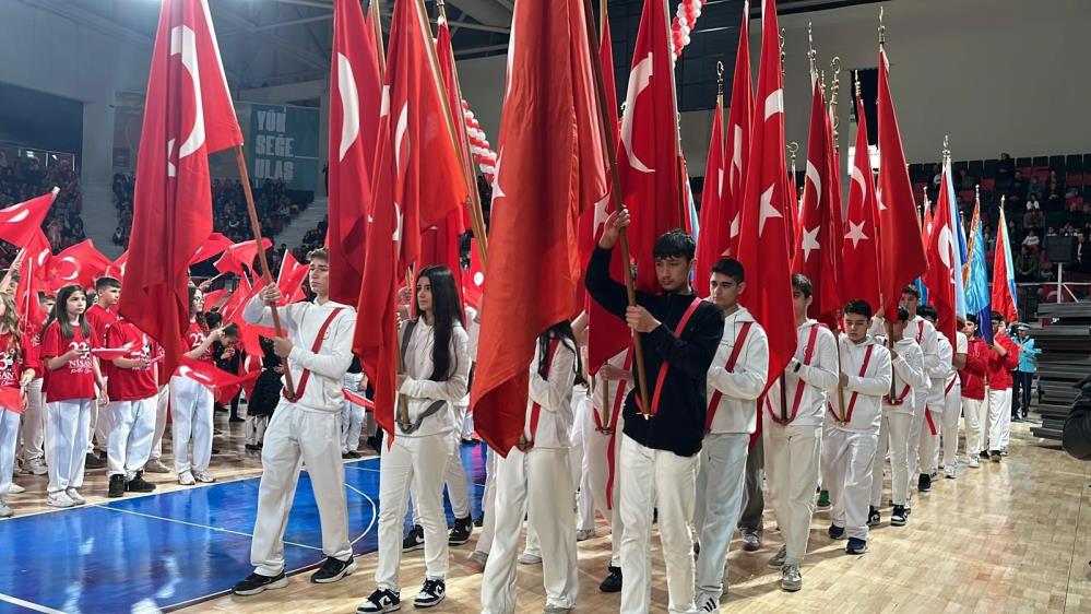 Çorum’da 23 Nisan törenlerle kutlandı