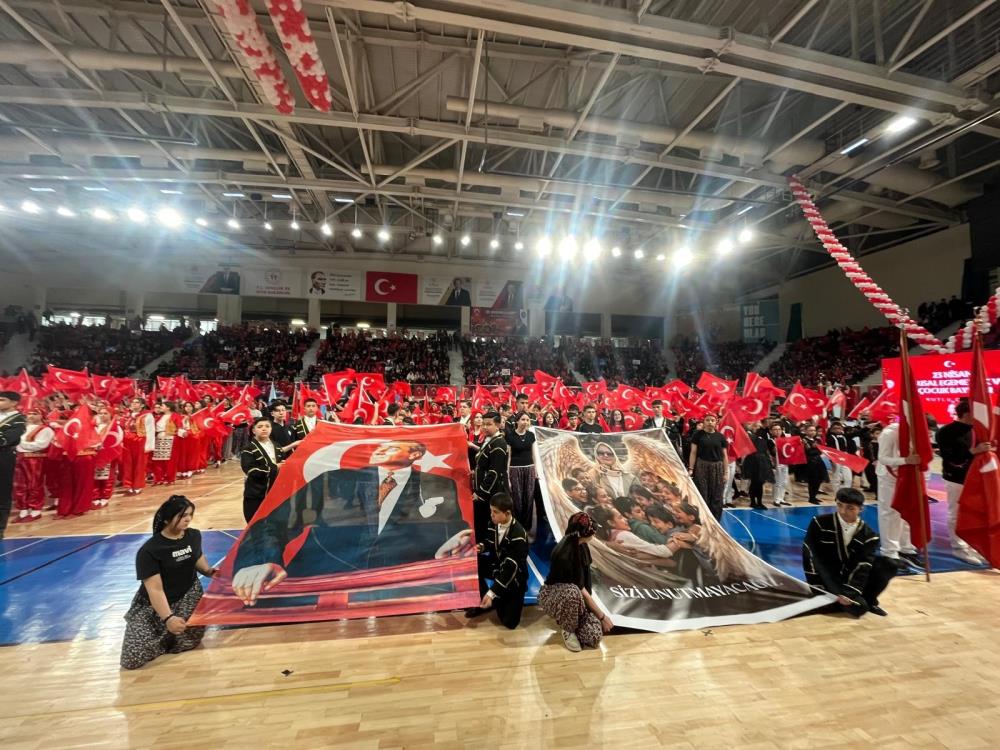 Çorum’da 23 Nisan törenlerle kutlandı