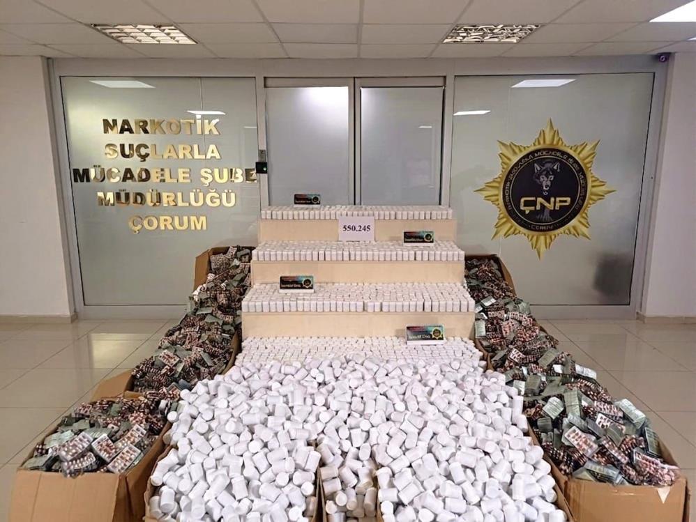 Çorum’da 550 bin adet sentetik ecza hapı ele geçirildi: 2 tutuklama