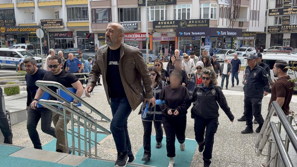 Güzellik salonunda mobil bankacılık tuzağı: Müşterilerinin adına kredi çeken şebeke çökertildi