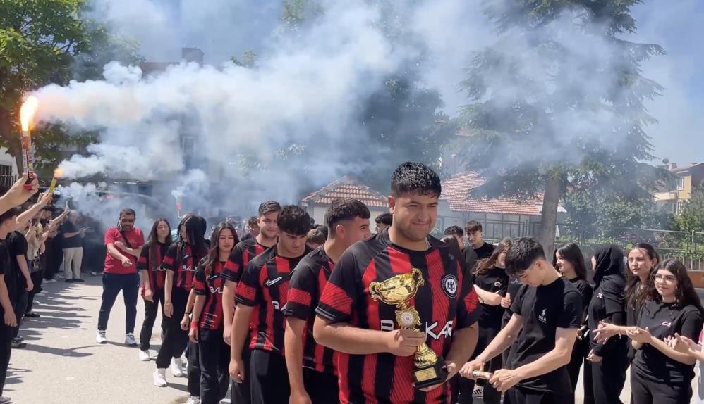 Şampiyon öğrencilere muhteşem karşılama