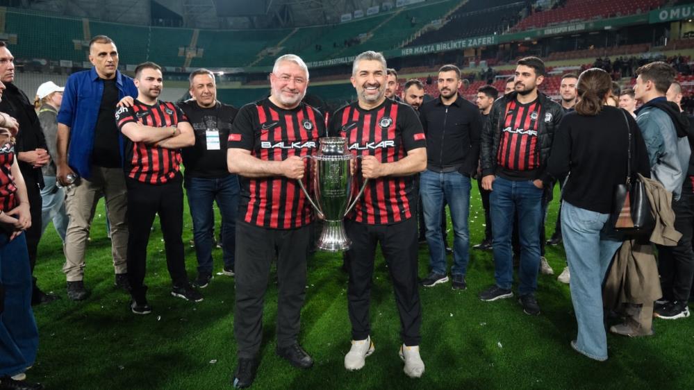 Çorum FK sahibi Savaş Balçık’a fahri hemşehrilik beratı