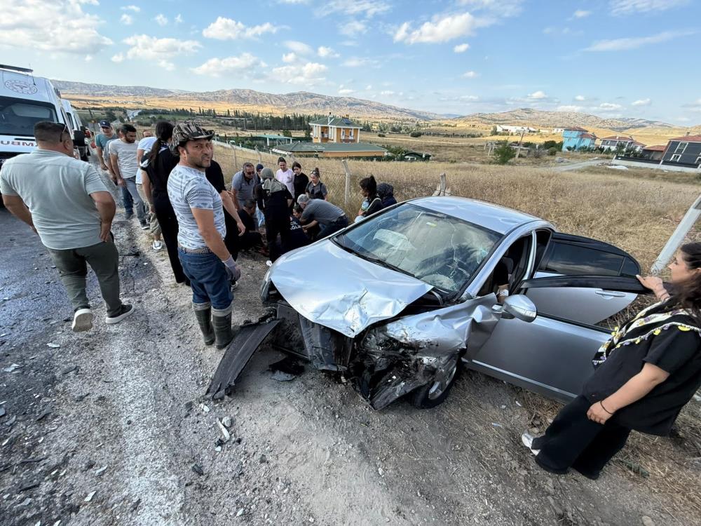 Çorum’da otomobiller çarpıştı: 7 yaralı